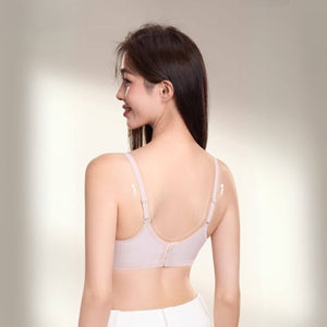 24時間ー通勤ー快適なノンワイヤーブラ-グレー- モデル着用01