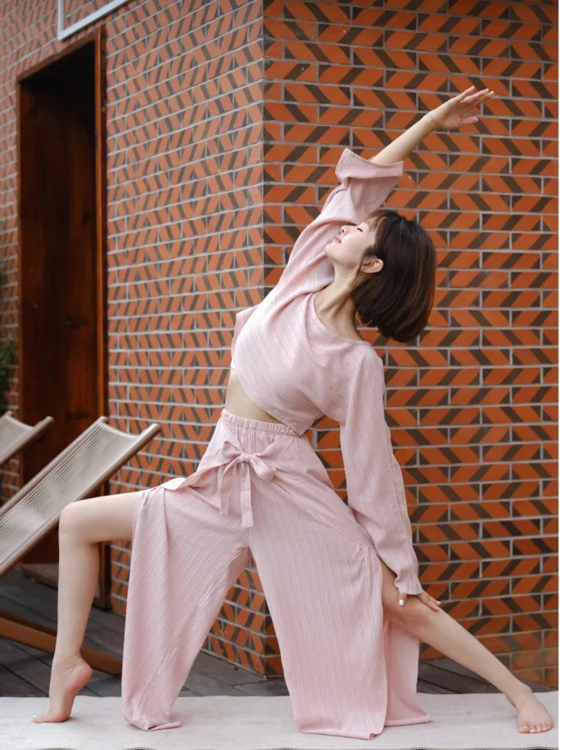 AeeYaa シフォンヨガセットアップ|軽やか長袖トップス&スリットパンツ・リラックス感×美シルエット