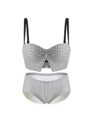 ブラックのギンガムチェックカラーを紹介。落ち着いた大人可愛い雰囲気に。