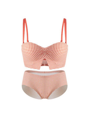 レッドのギンガムチェックカラーを紹介した画像。華やかで可愛い印象の定番色。