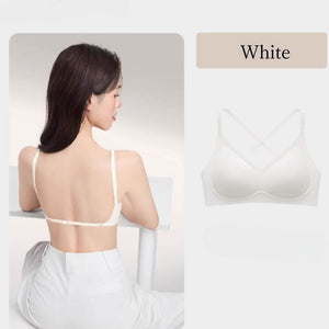 白いの美背ブラを後ろ姿で着用したモデル。