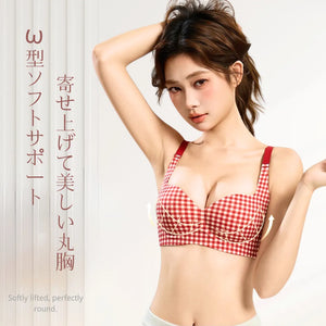 小胸でも自然に寄せてふんわり美胸を実現。