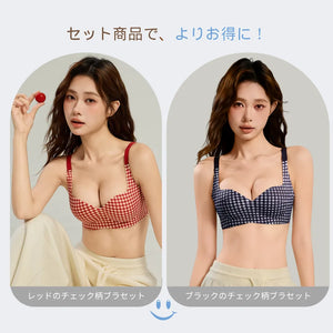 赤と黒チェック柄の2色ブラ&ショーツセット展示(別角度)。