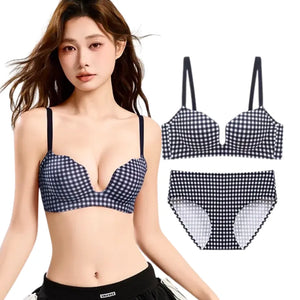 黒チェック柄ブラ&ショーツセットの展示。