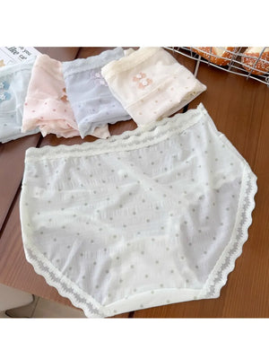 ヒップをやさしく包み込むまろやかなシルエット