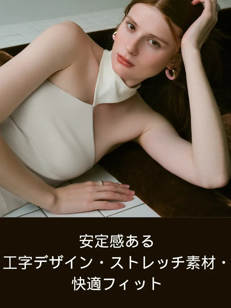 AeeYaa アシンメトリーハイネックヨガトップス。上品で女性らしいデザイン。