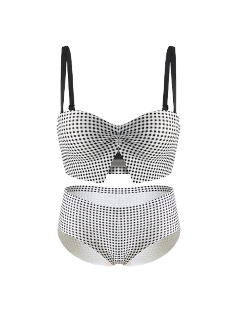 ブラックのギンガムチェックカラーを紹介。落ち着いた大人可愛い雰囲気に。