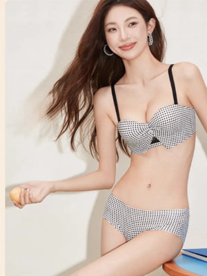 ギンガムチェックリボンブラの着用イメージ（3）。ガーリーで可愛い雰囲気のコーデ例。