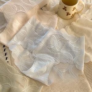 ウエスト部分のやさしい伸縮を見せる平置き画像