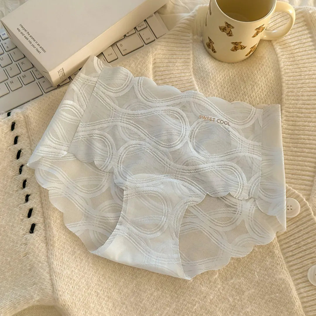 動きに自然に沿う軽いフィット感を表現した平置き