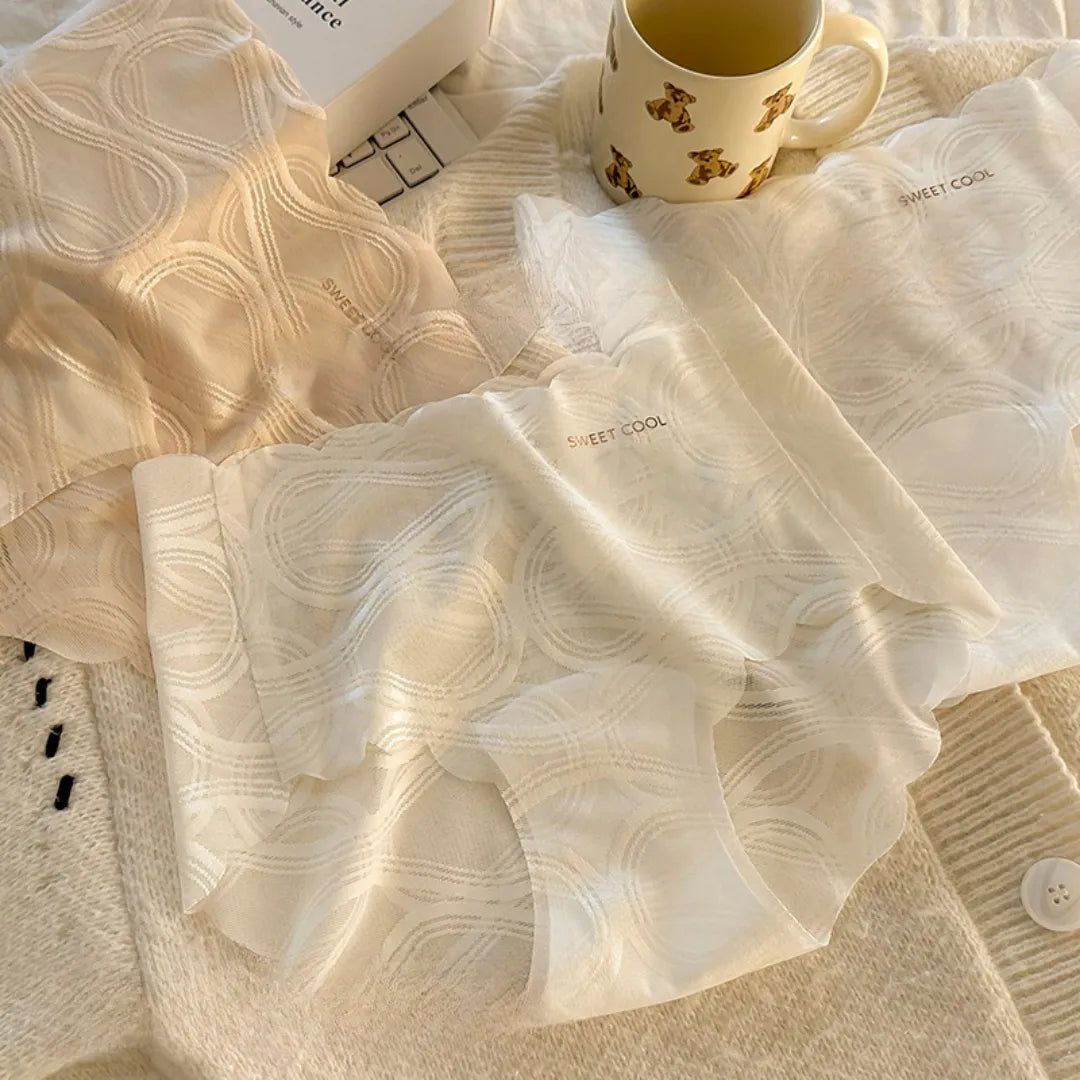 軽やかにフィットするエアリーショーツの正面カット