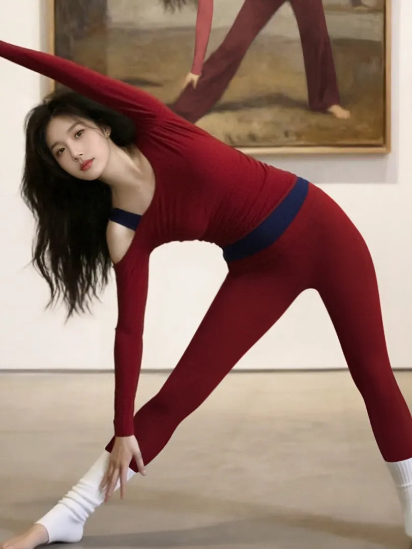 秋めく 裸感レイヤードヨガトップ 長袖 リラックス感のある着こなし