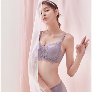 ナチュラルな谷間メイク 調整型ブラ（ パープル）-抱擁- モデル着用