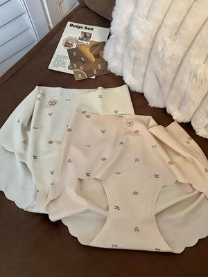 肌にふわっと馴染むやわらかな伸縮生地