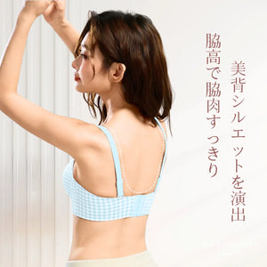 背中までスッキリ見える脇高美背シルエット。