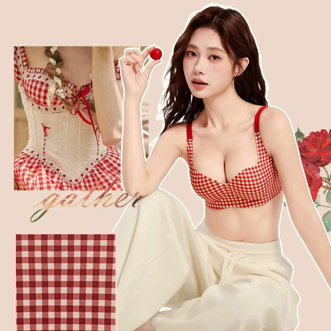 赤チェック柄ブラの単品展示。丸胸ラインを確認。