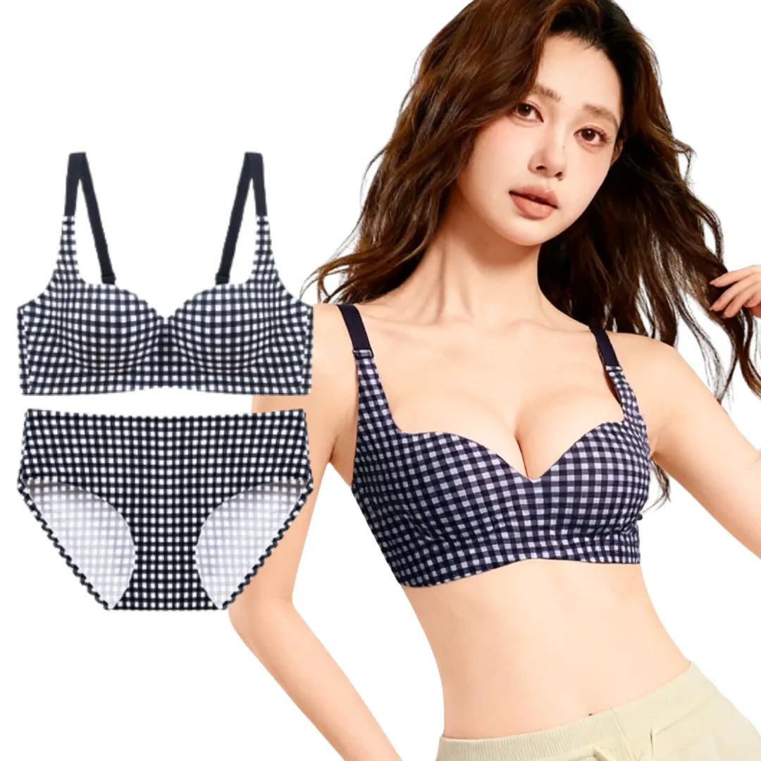 黒チェック柄ブラ＆ショーツセットの展示。