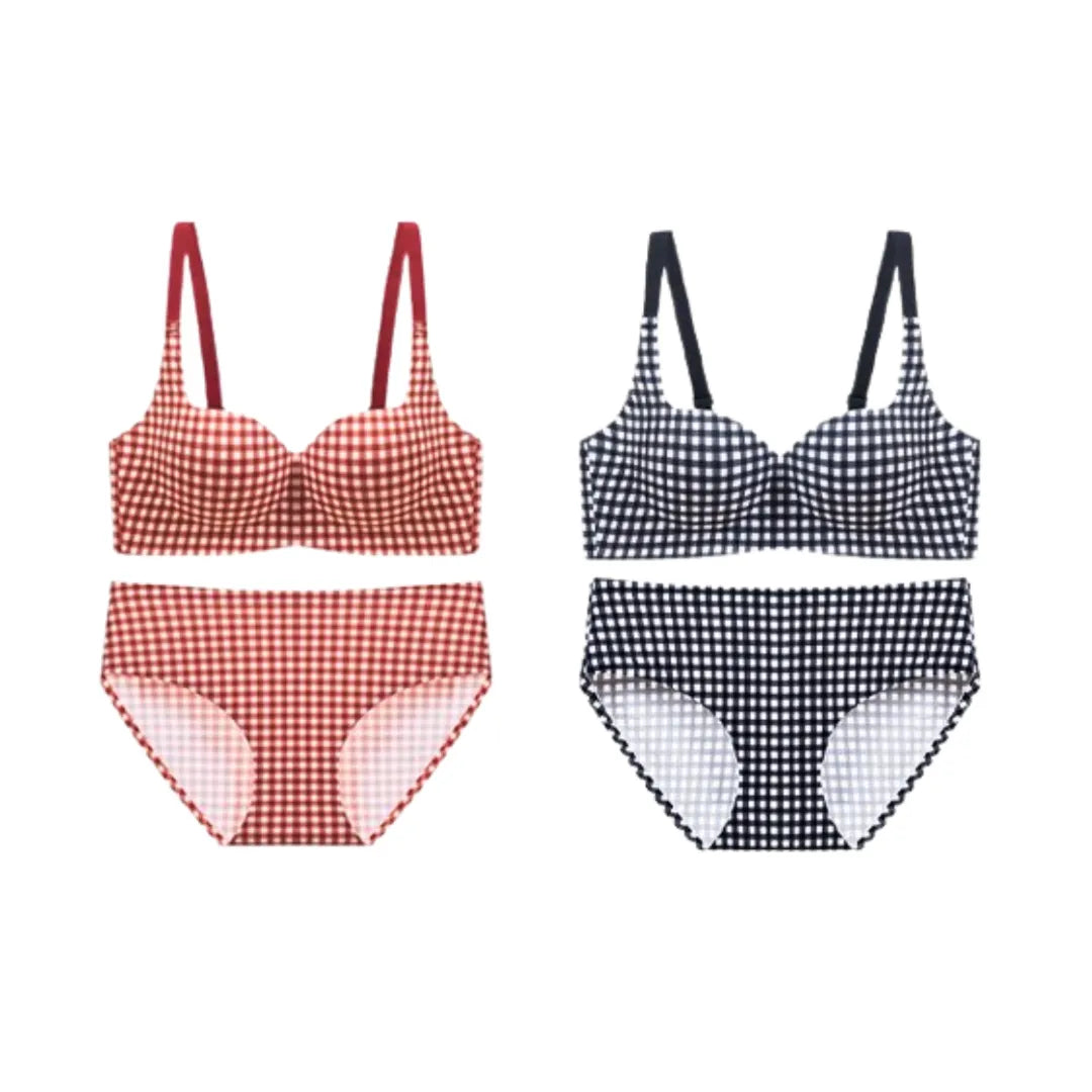 赤と黒チェック柄の2色ブラ＆ショーツセット展示。