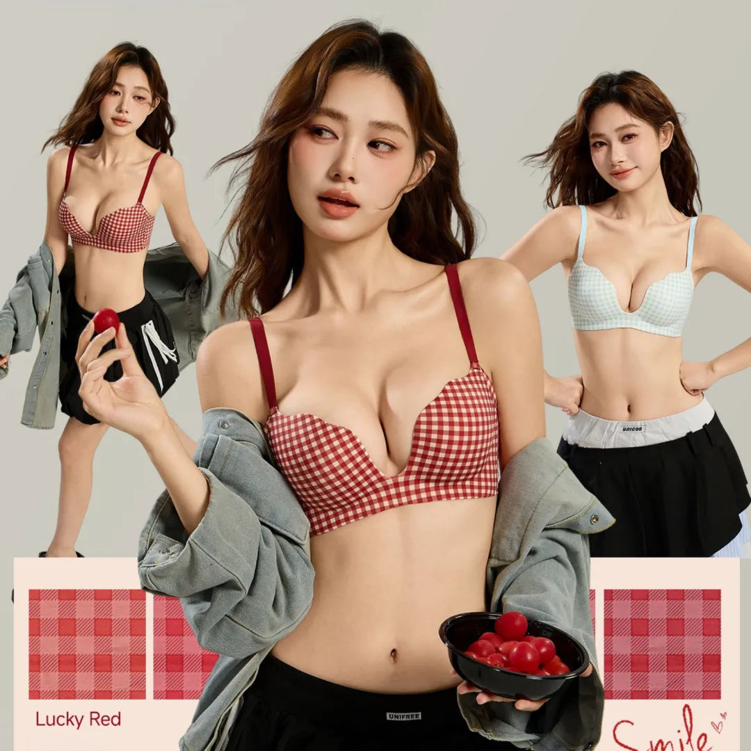 モデル着用イメージ（1）。自然に盛れるU字プランジデザイン。