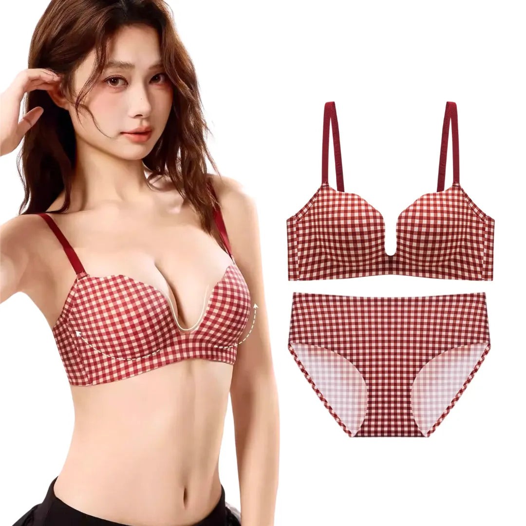 赤チェック柄ブラ＆ショーツセットの展示。