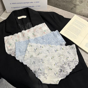 柔らかな総レース素材の質感がわかる平置き画像