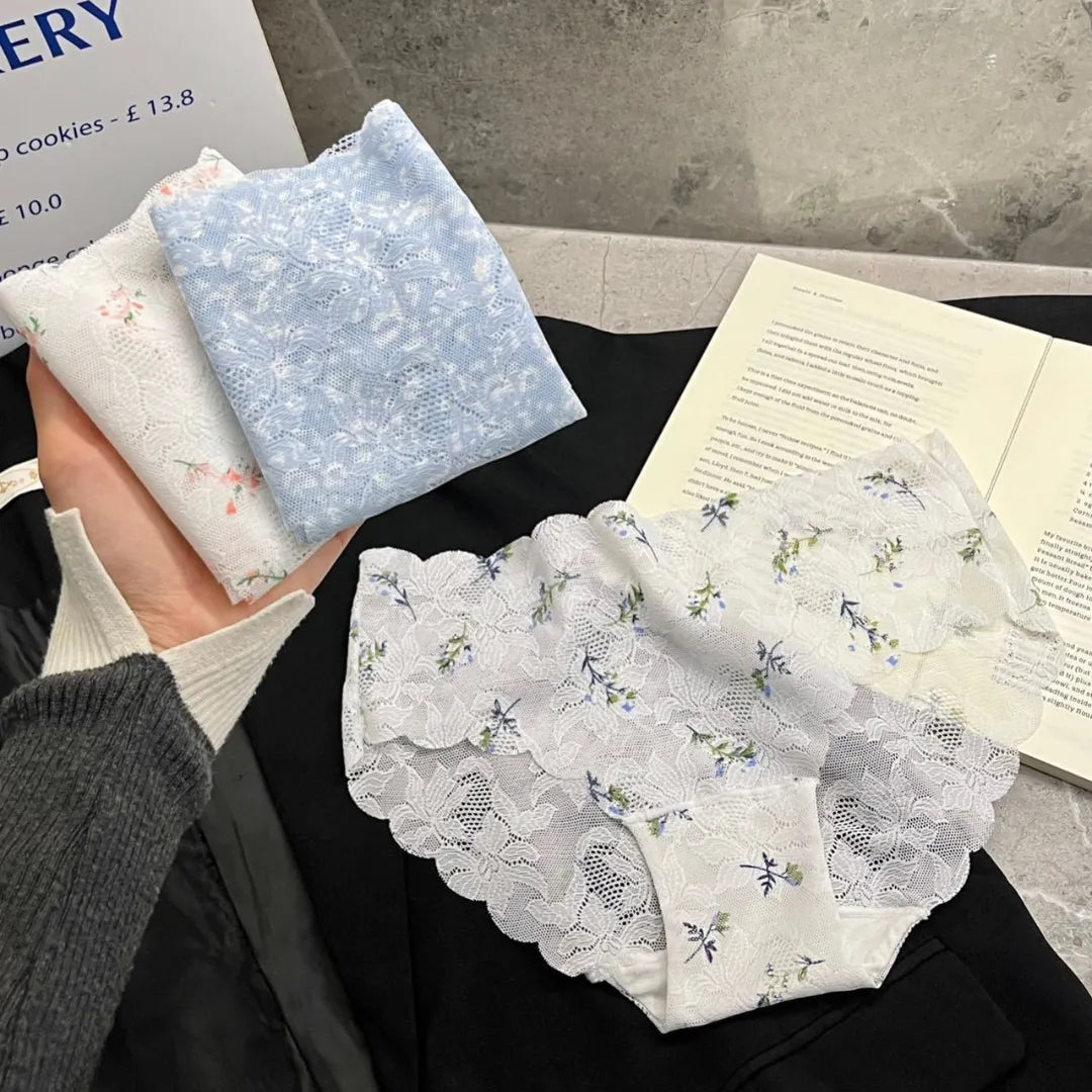 ウエスト部分の締めつけを抑えたやさしい伸縮ライン