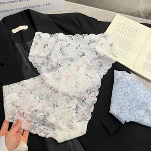 デイリーにも使いやすい上品なレースデザイン