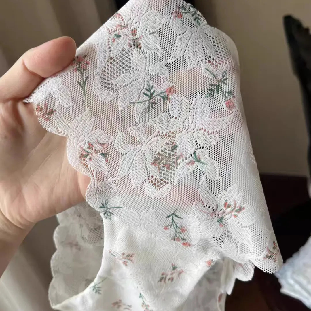 長時間でも心地よく過ごせる軽やかな生地感