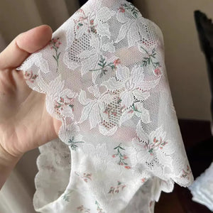 長時間でも心地よく過ごせる軽やかな生地感