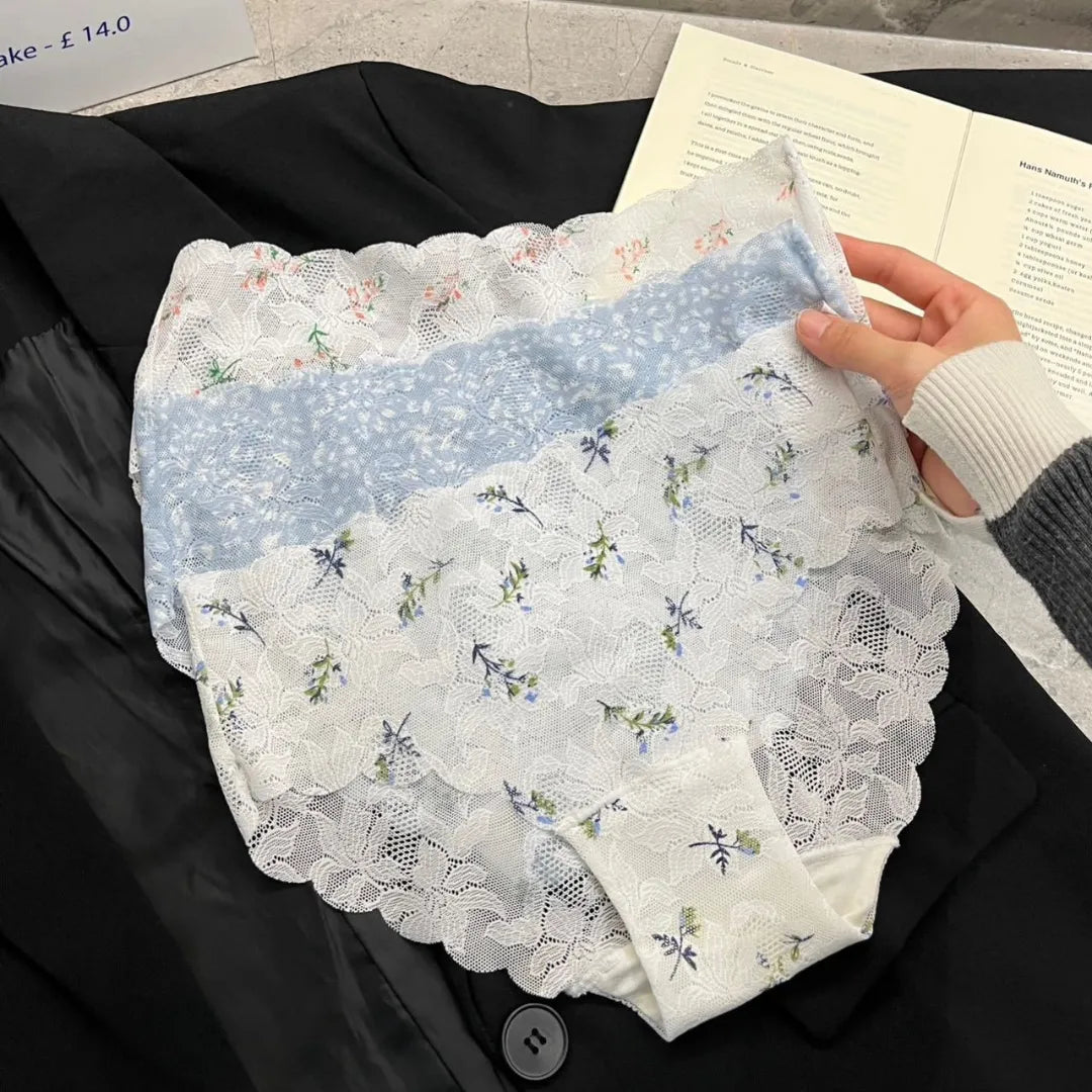 履き心地を重視した柔らかなウエスト縫製の近接