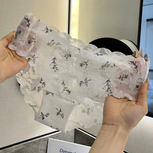 肌触りのよい軽やかなレースの全体シルエット