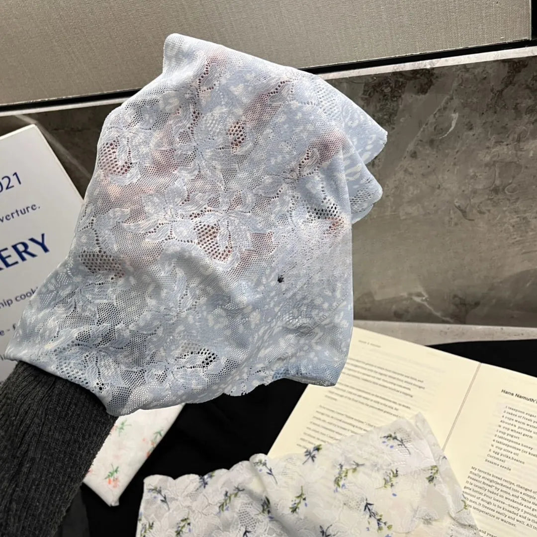 自然な可愛らしさを引き立てるレースパターン