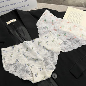 そっと気分を明るくするフェミニンランジェリーの全体像