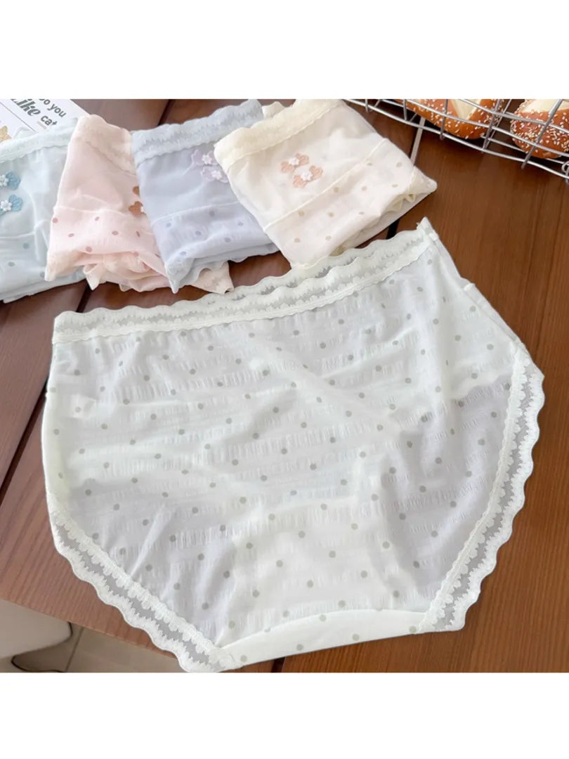 ヒップをやさしく包み込むまろやかなシルエット