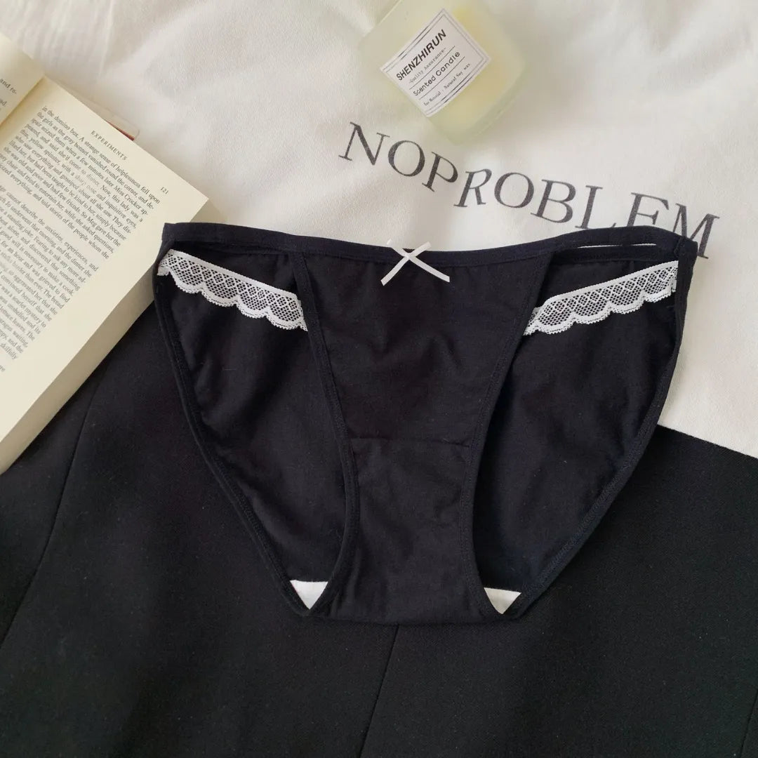 さりげない可愛さを添えるリボンディテールの接写