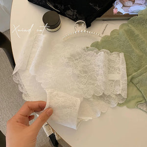 透け感エアリーレースシリーズ-パリシックシアーレースショーツ-美しい透け感を楽しめるレース仕立て。締めつけ感を抑えたウエストラインの近接