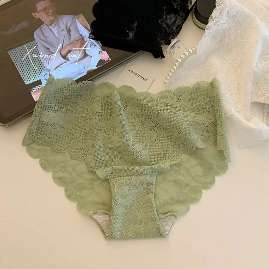 透け感エアリーレースシリーズ-パリシックシアーレースショーツ-ローウエストで滑らかフィット。ヒップをきれいに見せるカッティングデザイン