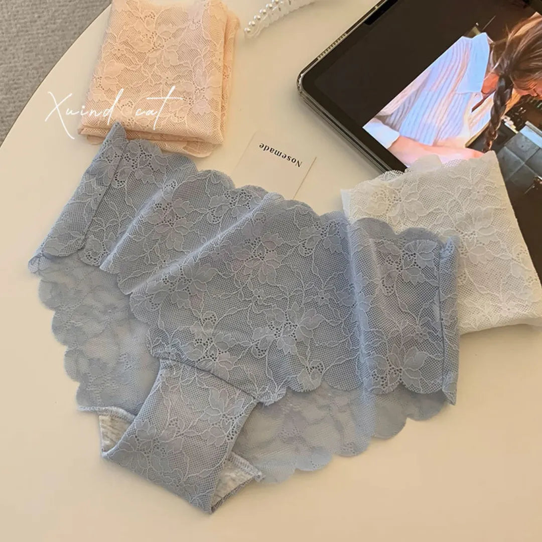 透け感エアリーレースシリーズ-パリシックシアーレースショーツ-ふんわり柔らかなストレッチ感。自然な丸みを引き立てるバックシルエット