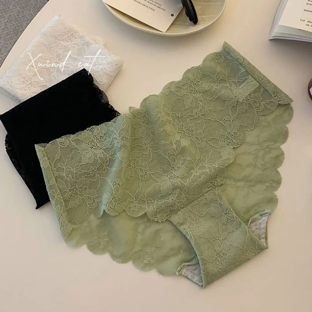 透け感エアリーレースシリーズ-パリシックシアーレースショーツ-繊細レースの美しさをアップで表現。軽やかでムレにくいレース素材の接写