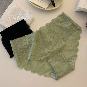 透け感エアリーレースシリーズ-パリシックシアーレースショーツ-繊細レースの美しさをアップで表現。軽やかでムレにくいレース素材の接写