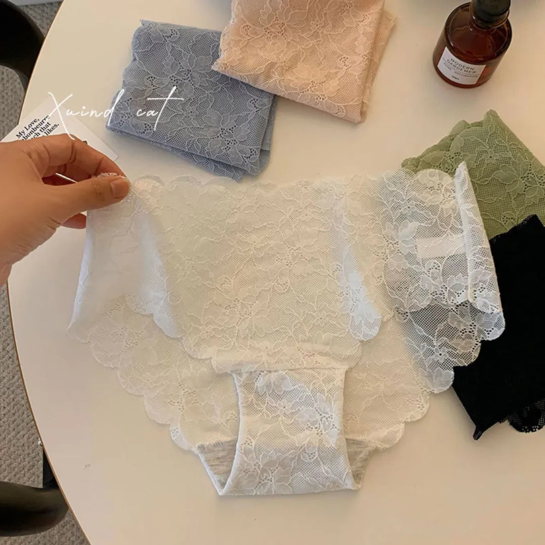 透け感エアリーレースシリーズ-パリシックシアーレースショーツ-軽くて快適なはき心地のレースショーツ。エレガントな雰囲気を演出するスカラップレース