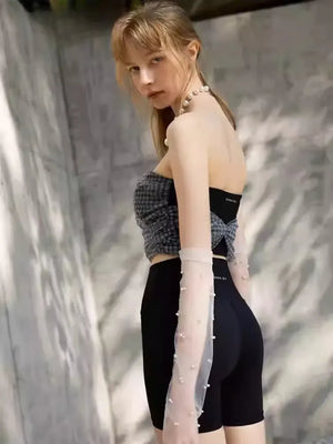 AeeYaa チェック柄チューブトップ。ブラックギンガムのトレンドデザイン。