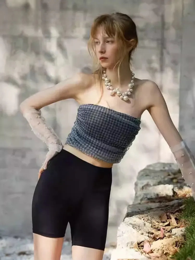 AeeYaa チェック柄チューブトップ。ブラックギンガムのトレンドデザイン。