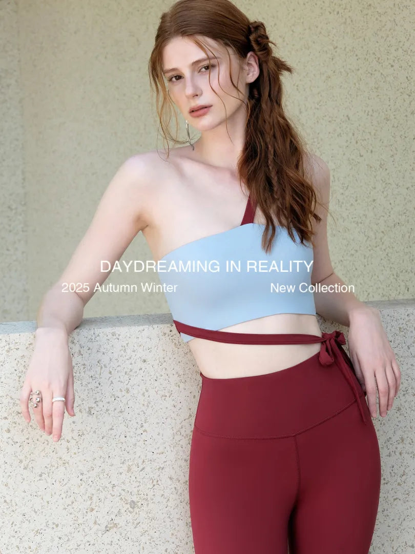 快適な着心地とスタイリッシュなデザインのヨガブラ。