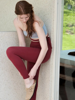 快適な着心地とスタイリッシュなデザインのヨガブラ。