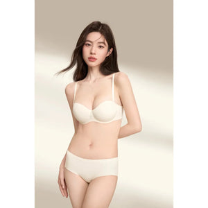 モデル着用イメージ、ふんわり感をキープ